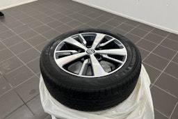 valkoinen Nissan Leaf 2020 kuva 13.