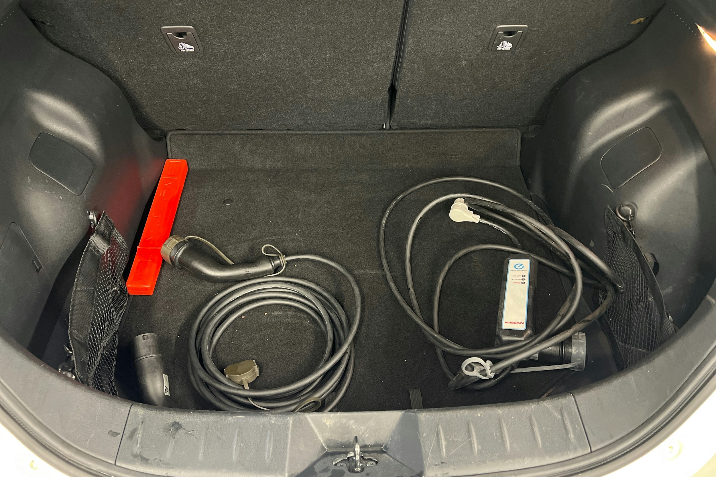 valkoinen Nissan Leaf 2020 kuva 14.