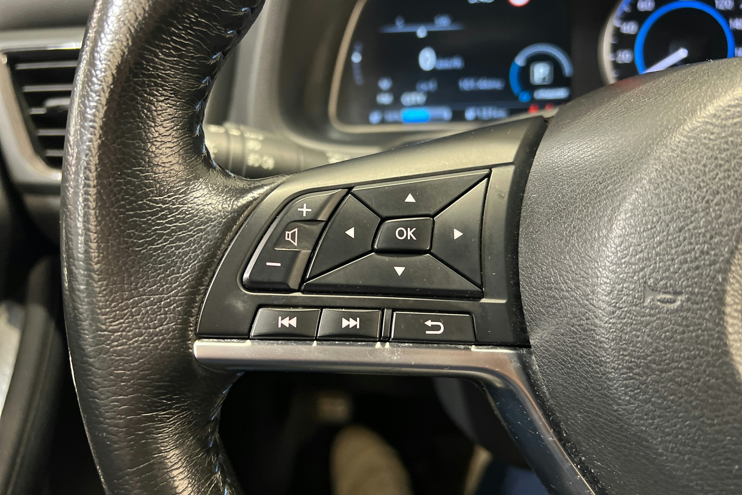 valkoinen Nissan Leaf 2020 kuva 16.