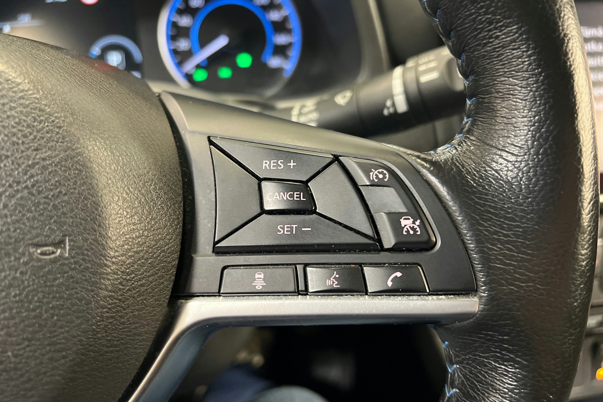 valkoinen Nissan Leaf 2020 kuva 17.