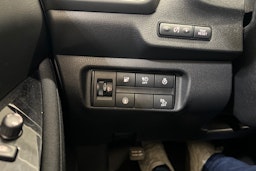 valkoinen Nissan Leaf 2020 kuva 18.