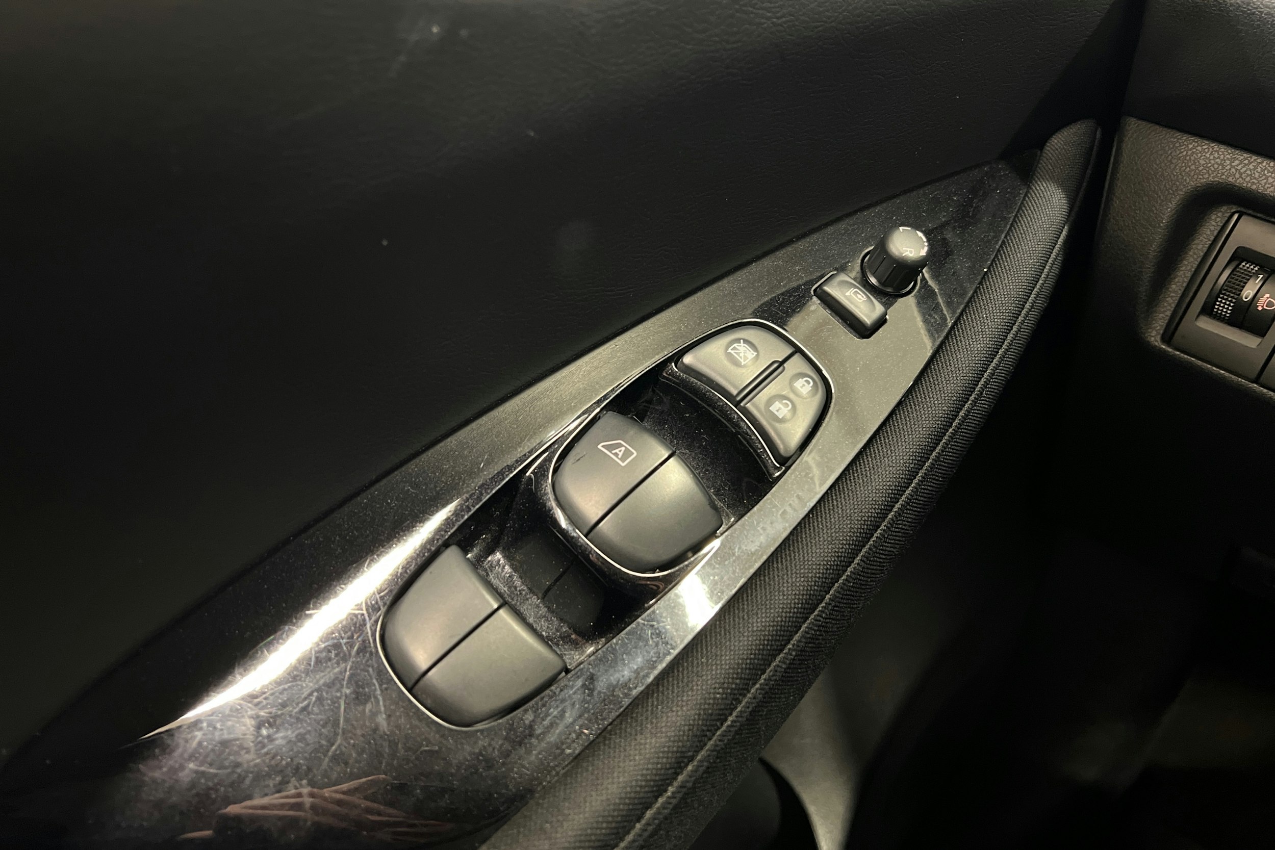 valkoinen Nissan Leaf 2020 kuva 19.