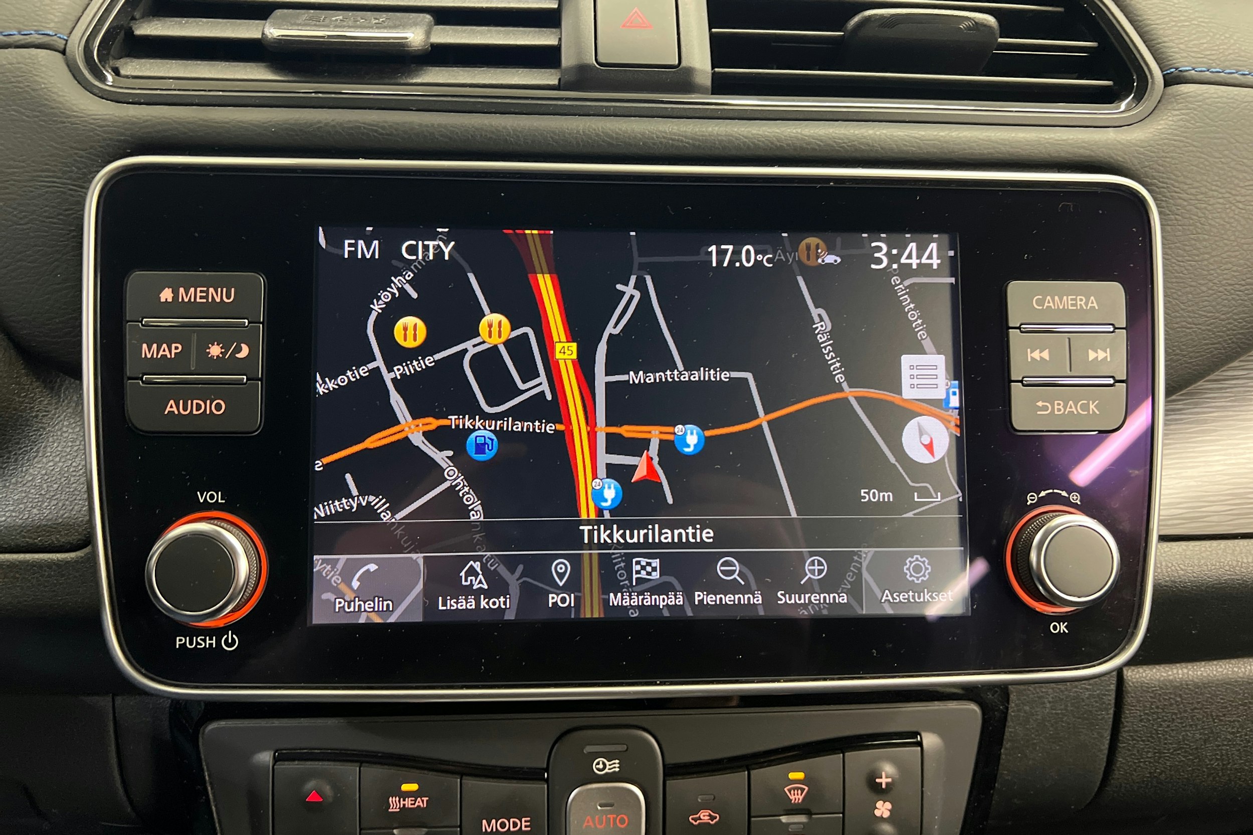 valkoinen Nissan Leaf 2020 kuva 21.