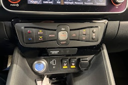 valkoinen Nissan Leaf 2020 kuva 22.