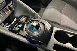 valkoinen Nissan Leaf 2020 kuva 23.