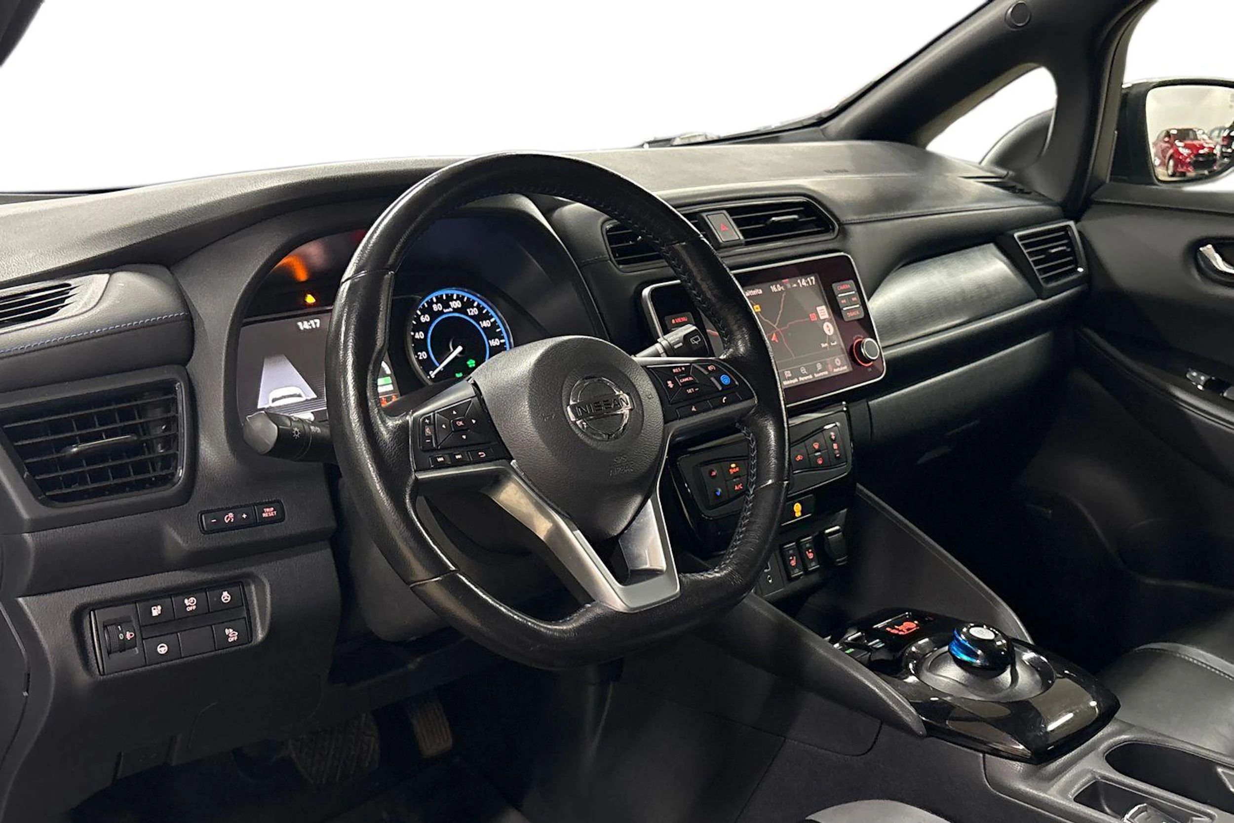 musta Nissan Leaf 2020 kuva 6.