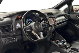 musta Nissan Leaf 2020 kuva 6.