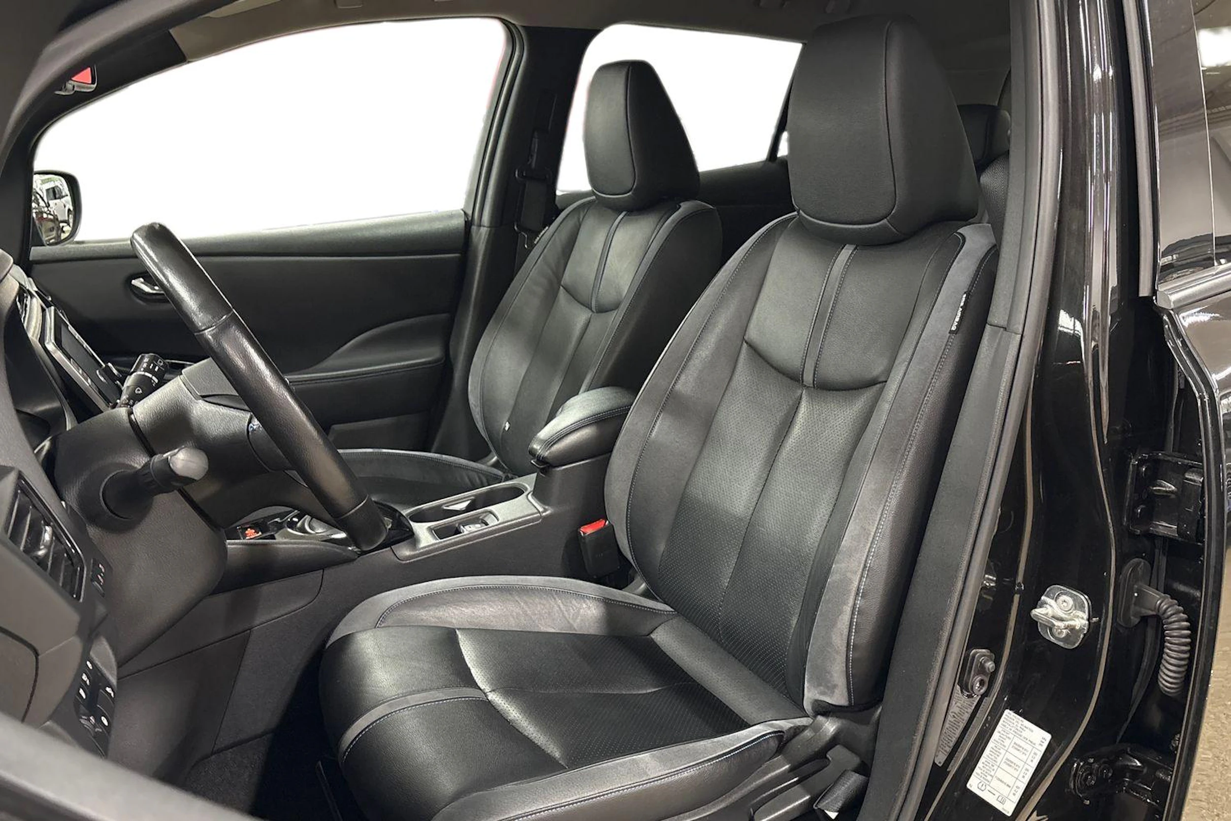 musta Nissan Leaf 2020 kuva 7.