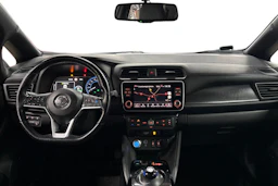 musta Nissan Leaf 2020 kuva 8.