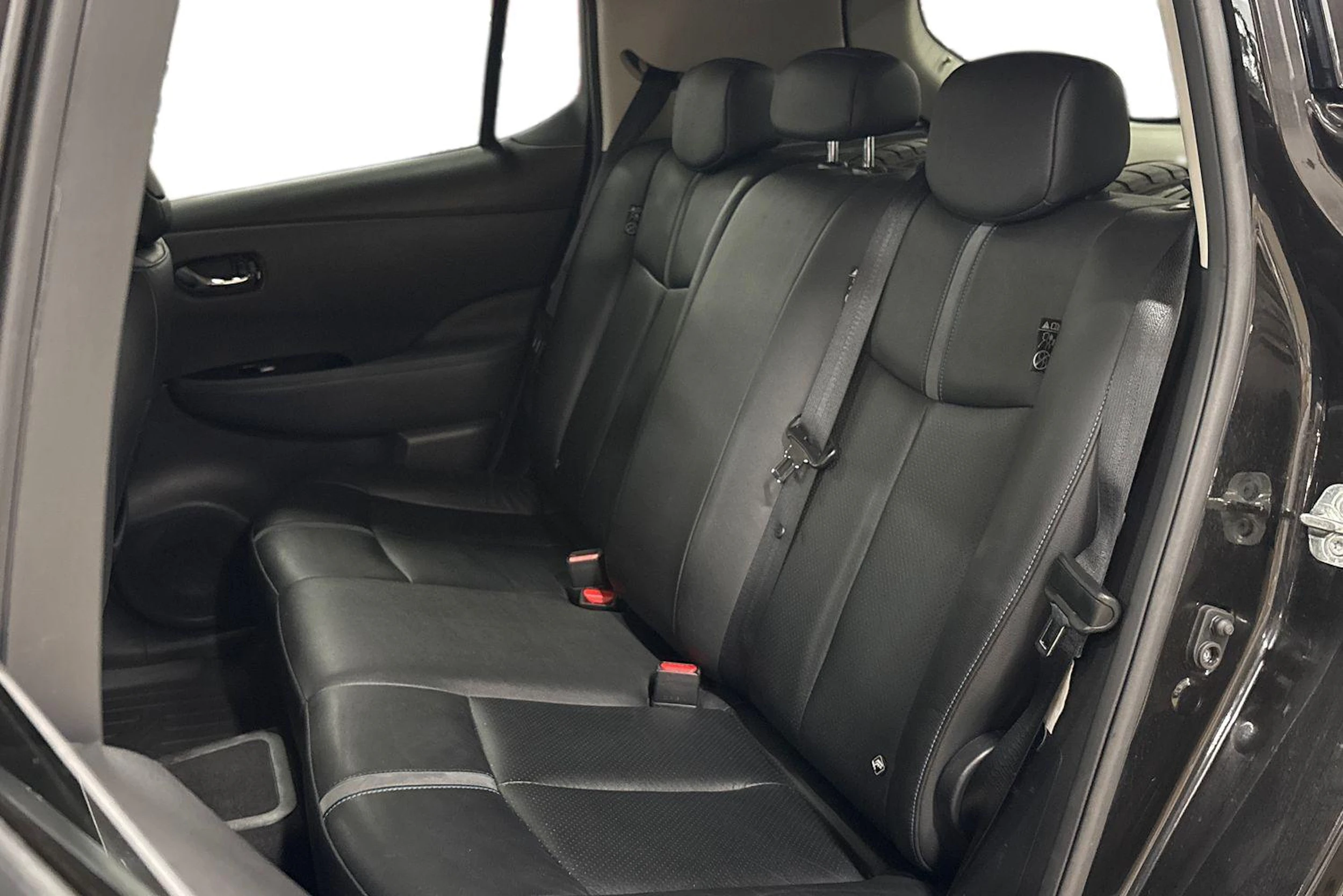 musta Nissan Leaf 2020 kuva 9.