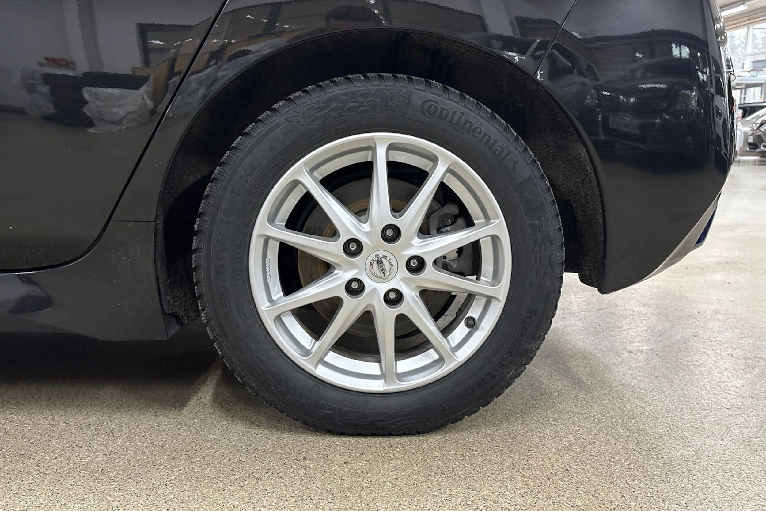 musta Nissan Leaf 2020 kuva 10.