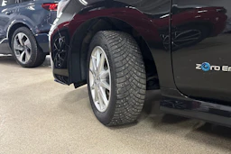 musta Nissan Leaf 2020 kuva 11.