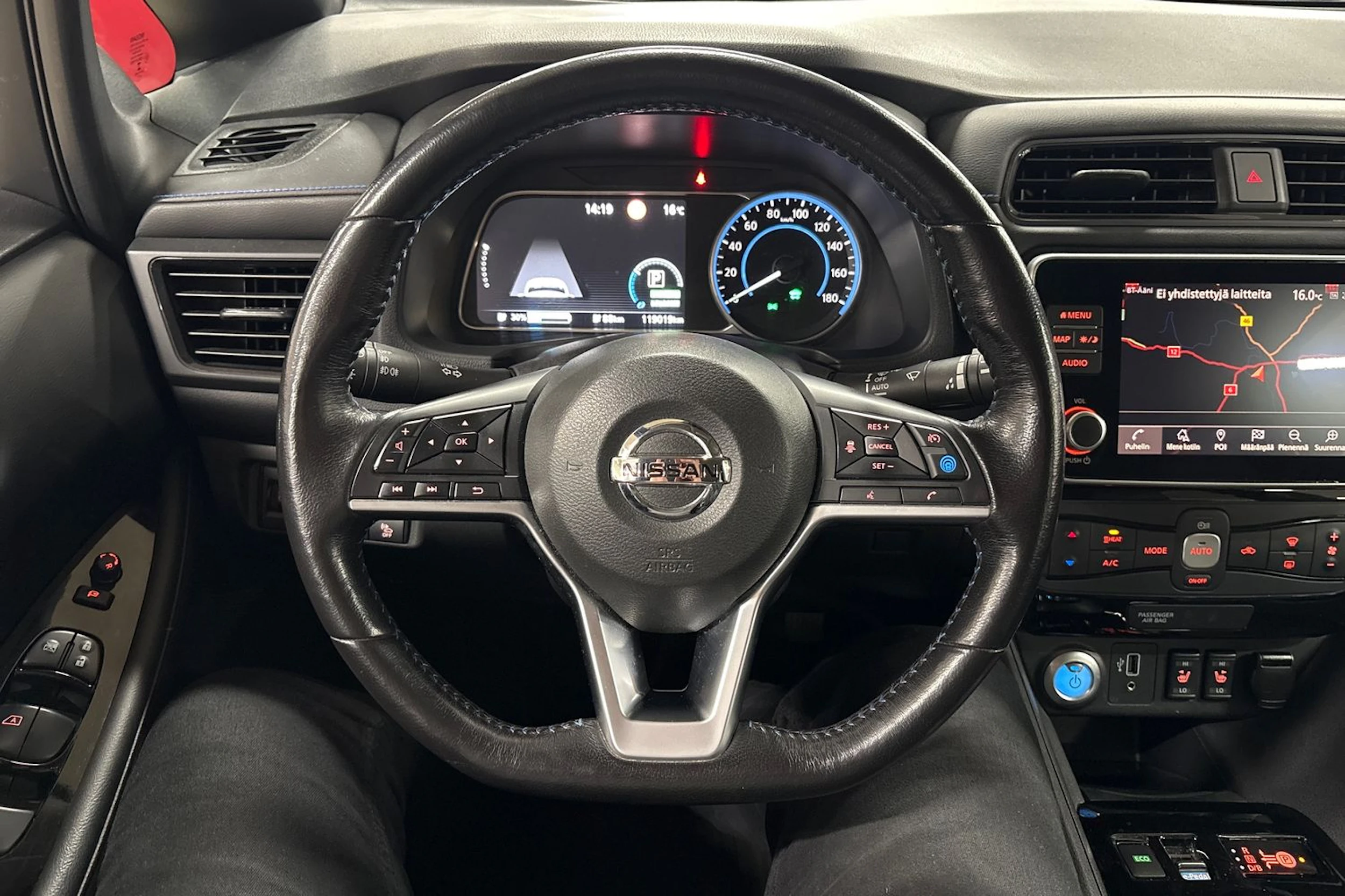 musta Nissan Leaf 2020 kuva 12.