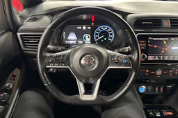 musta Nissan Leaf 2020 kuva 12.