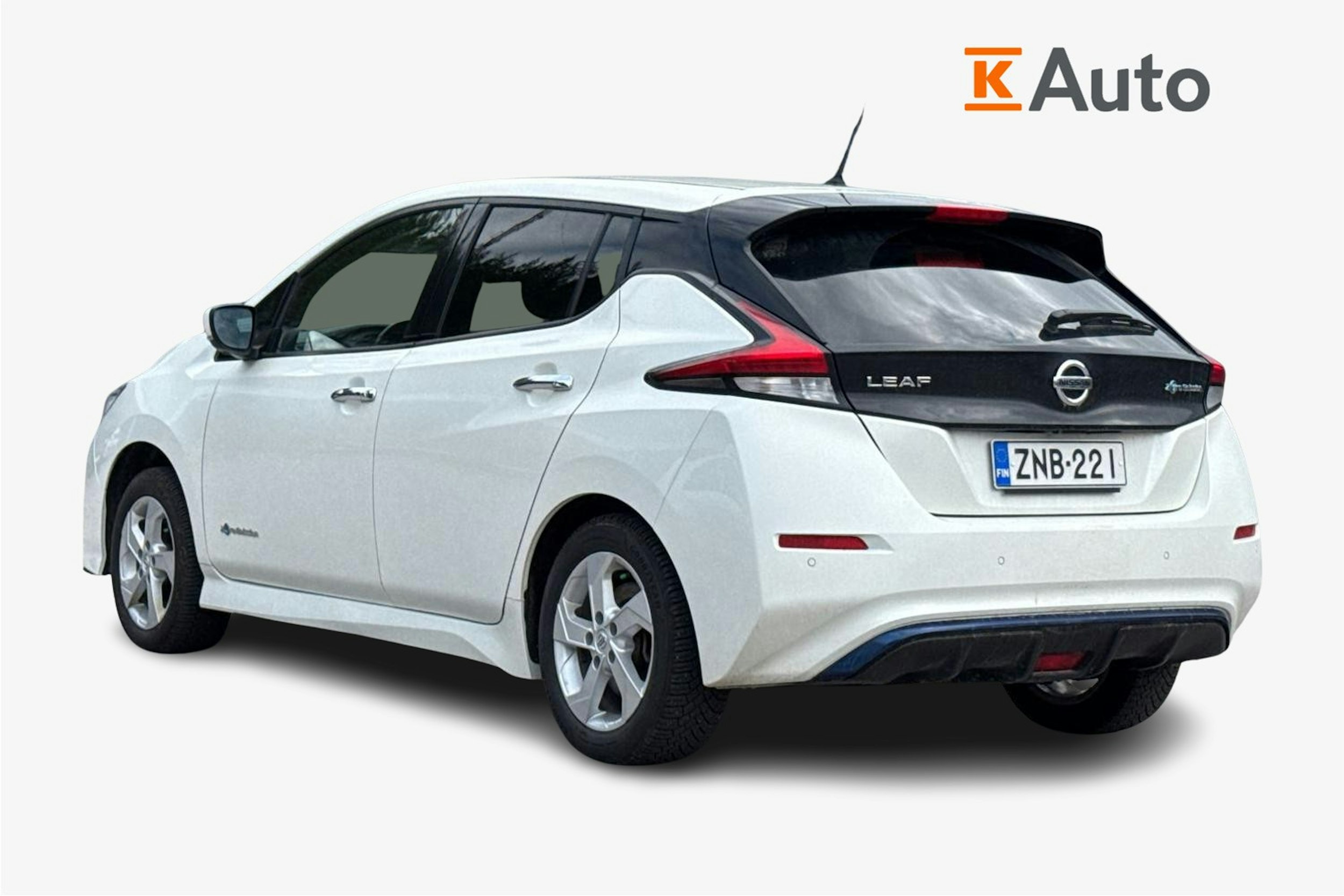 valkoinen Nissan Leaf 2020 kuva 2.
