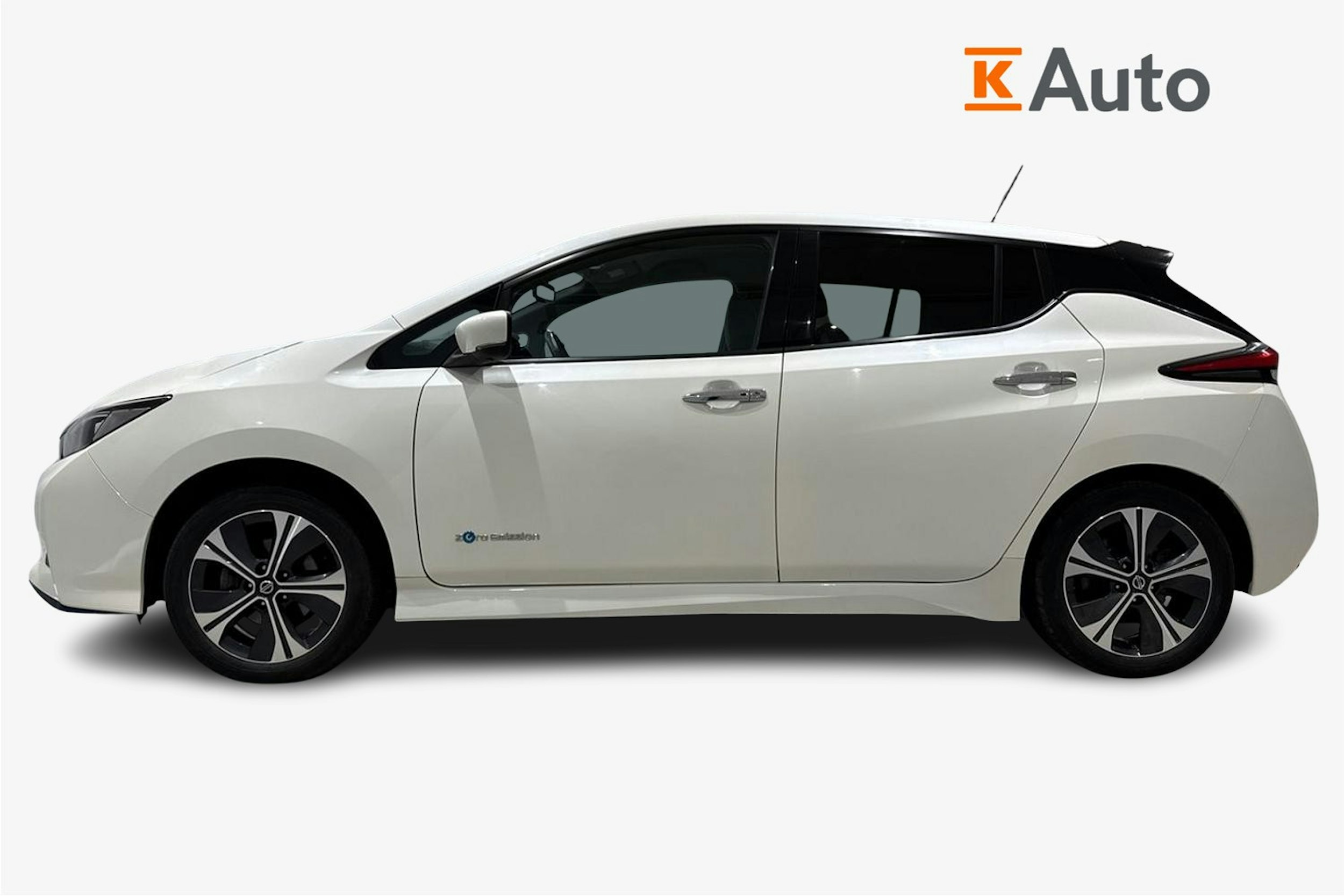 valkoinen Nissan Leaf 2020 kuva 6.