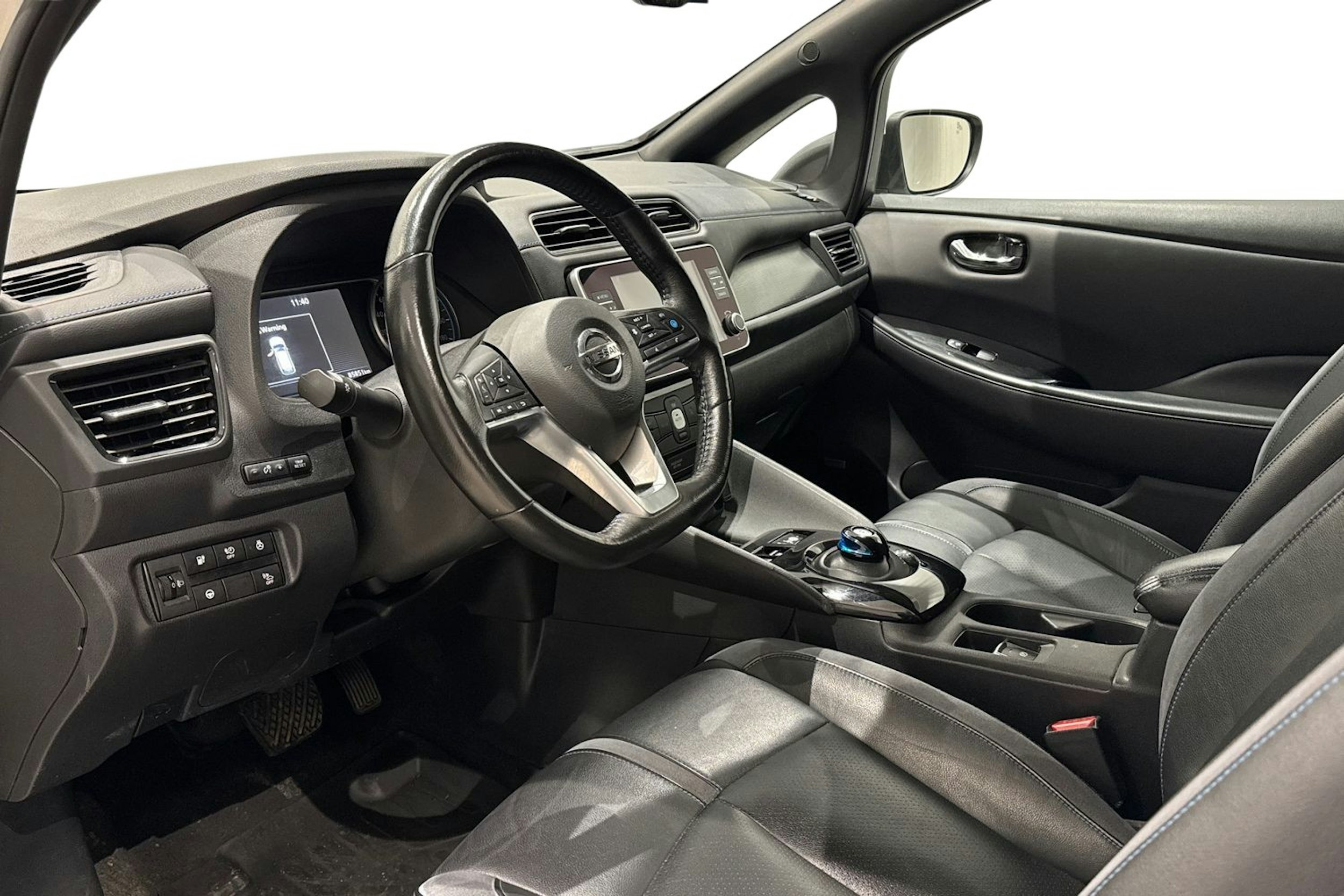 valkoinen Nissan Leaf 2020 kuva 7.