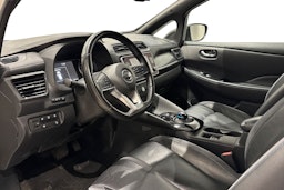 valkoinen Nissan Leaf 2020 kuva 7.