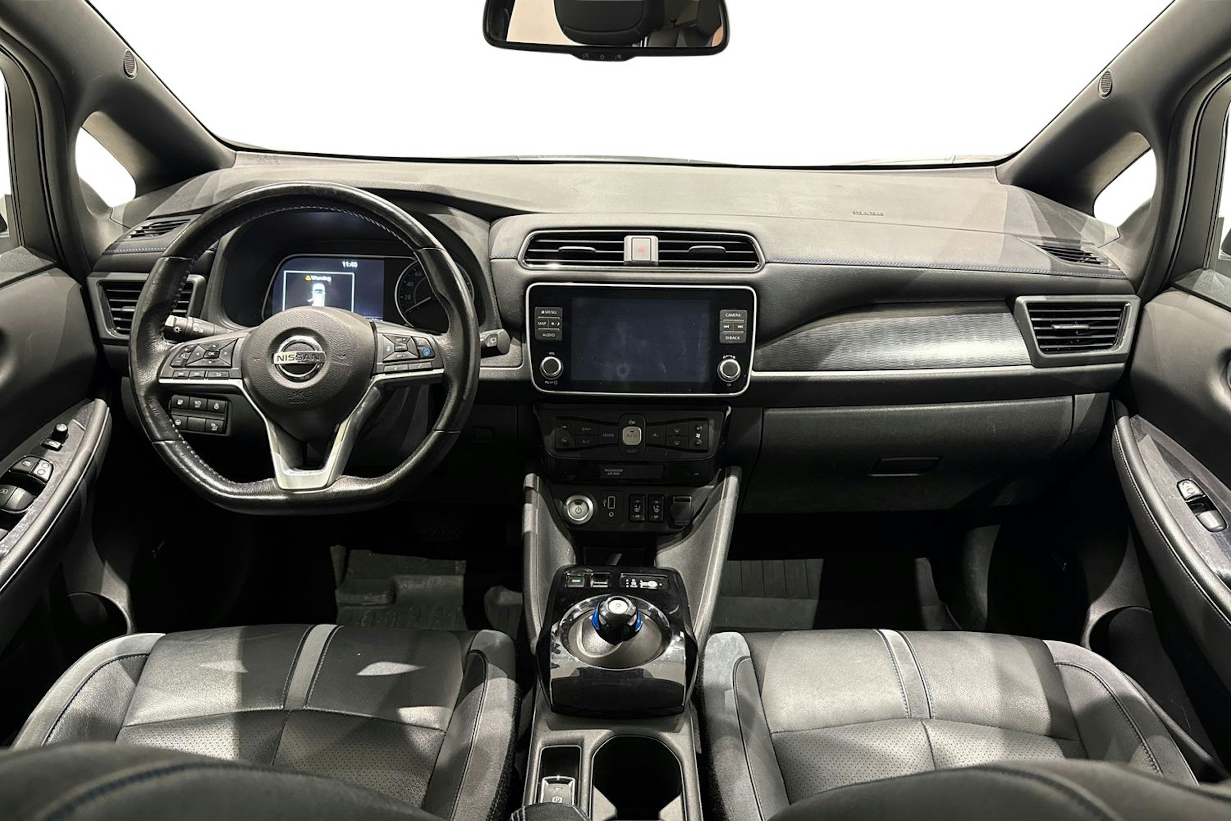 valkoinen Nissan Leaf 2020 kuva 9.