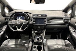 valkoinen Nissan Leaf 2020 kuva 9.