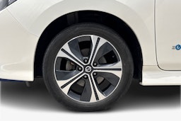 valkoinen Nissan Leaf 2020 kuva 11.