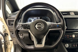 valkoinen Nissan Leaf 2020 kuva 15.