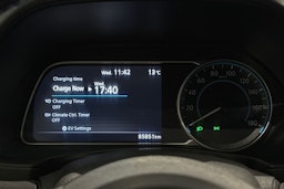 valkoinen Nissan Leaf 2020 kuva 16.