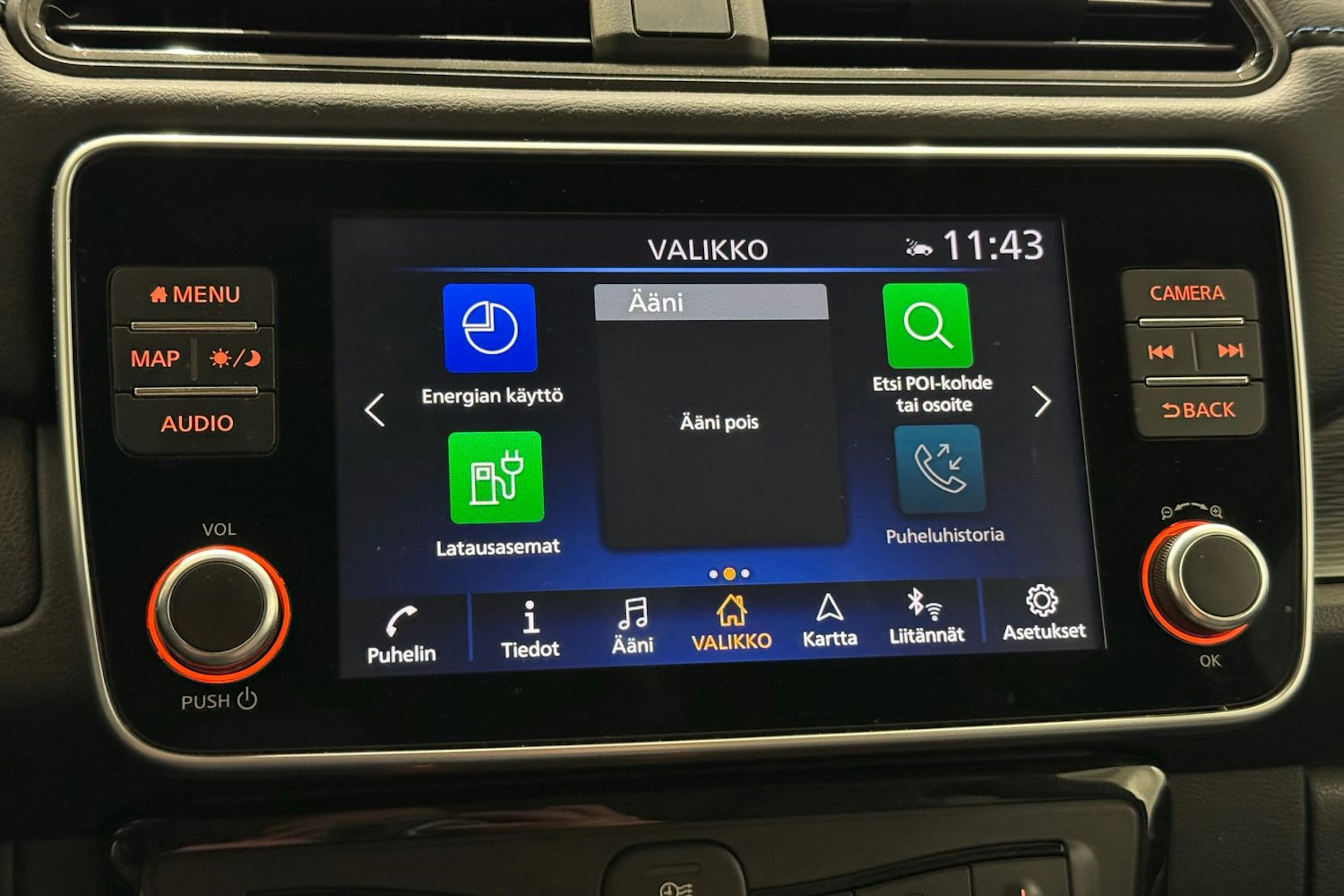 valkoinen Nissan Leaf 2020 kuva 17.