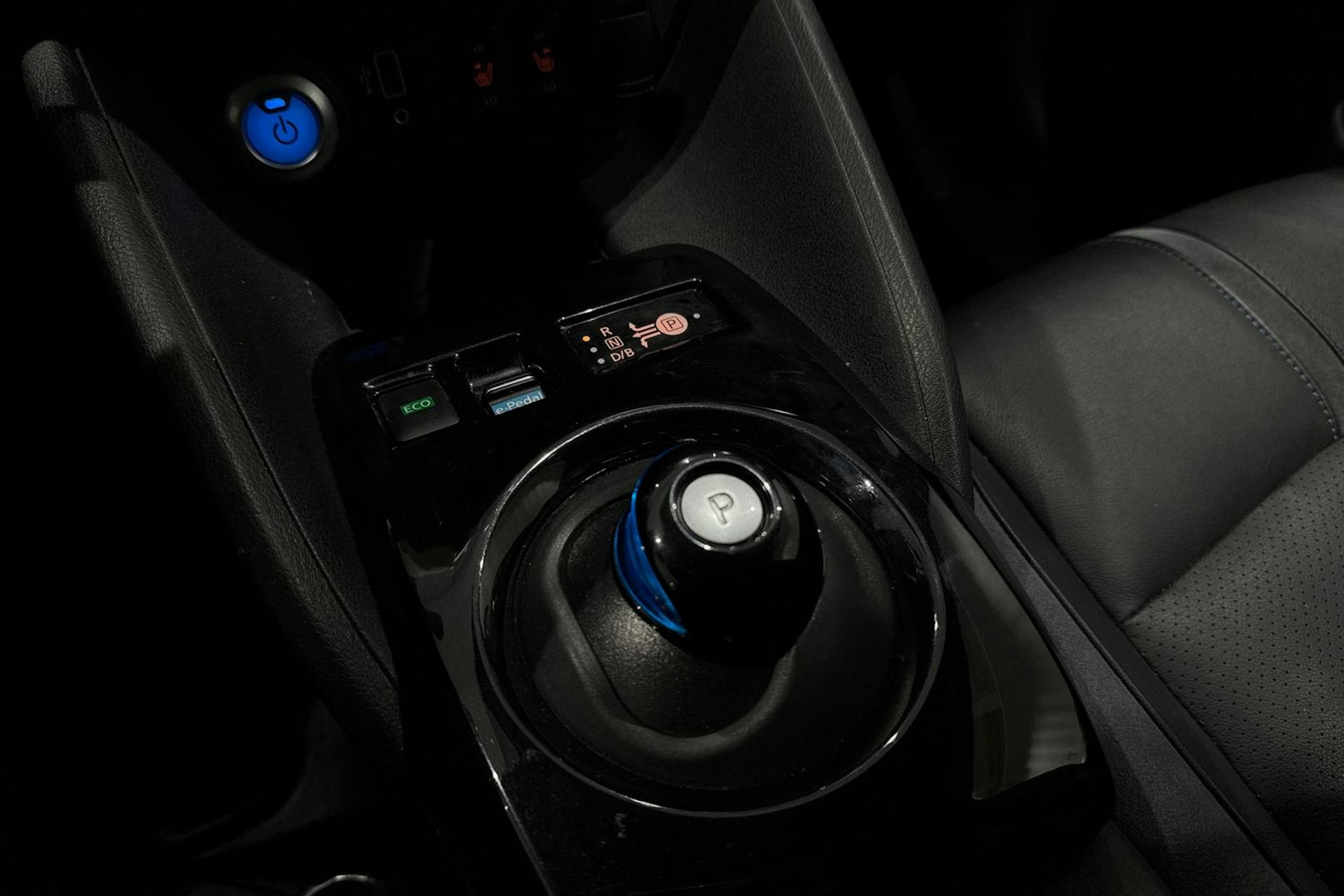 valkoinen Nissan Leaf 2020 kuva 21.