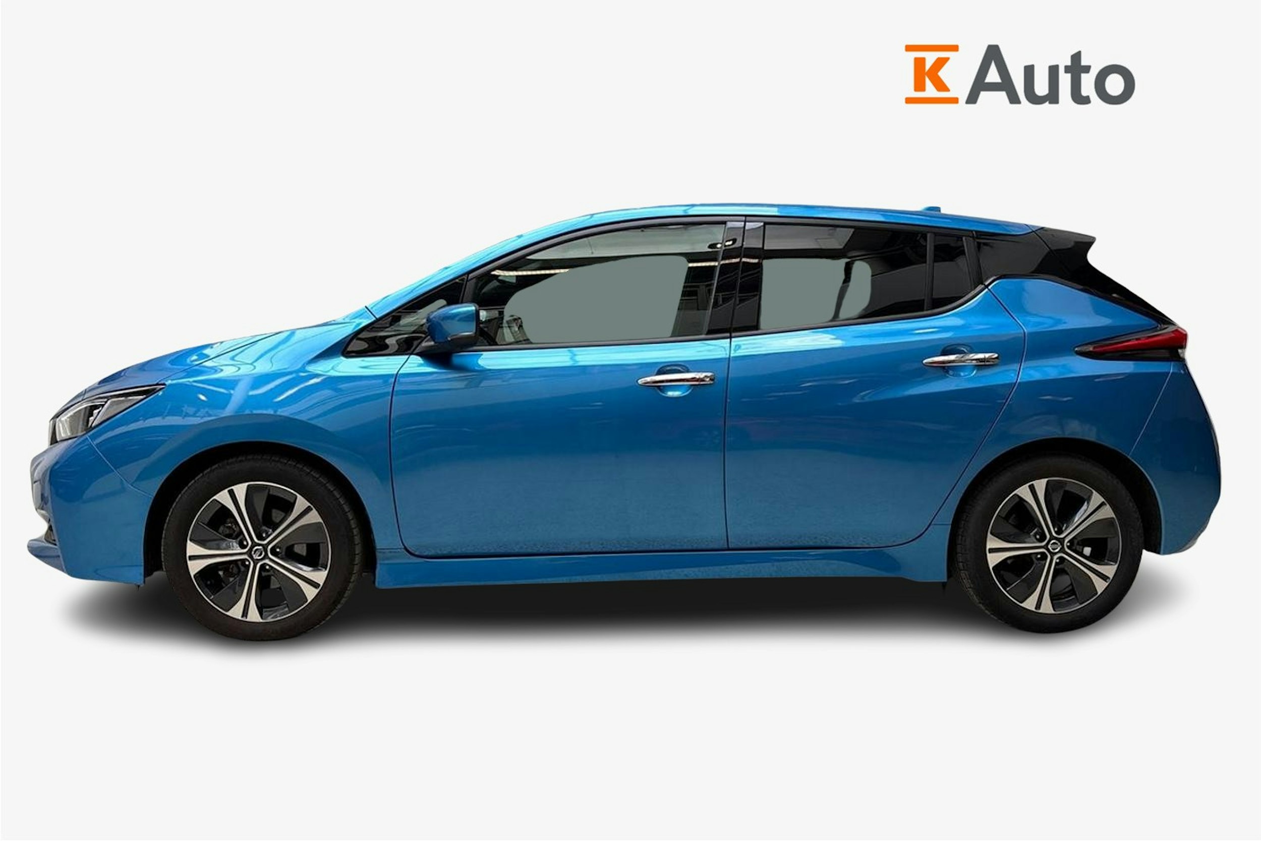 sininen Nissan Leaf 2021 kuva 5.