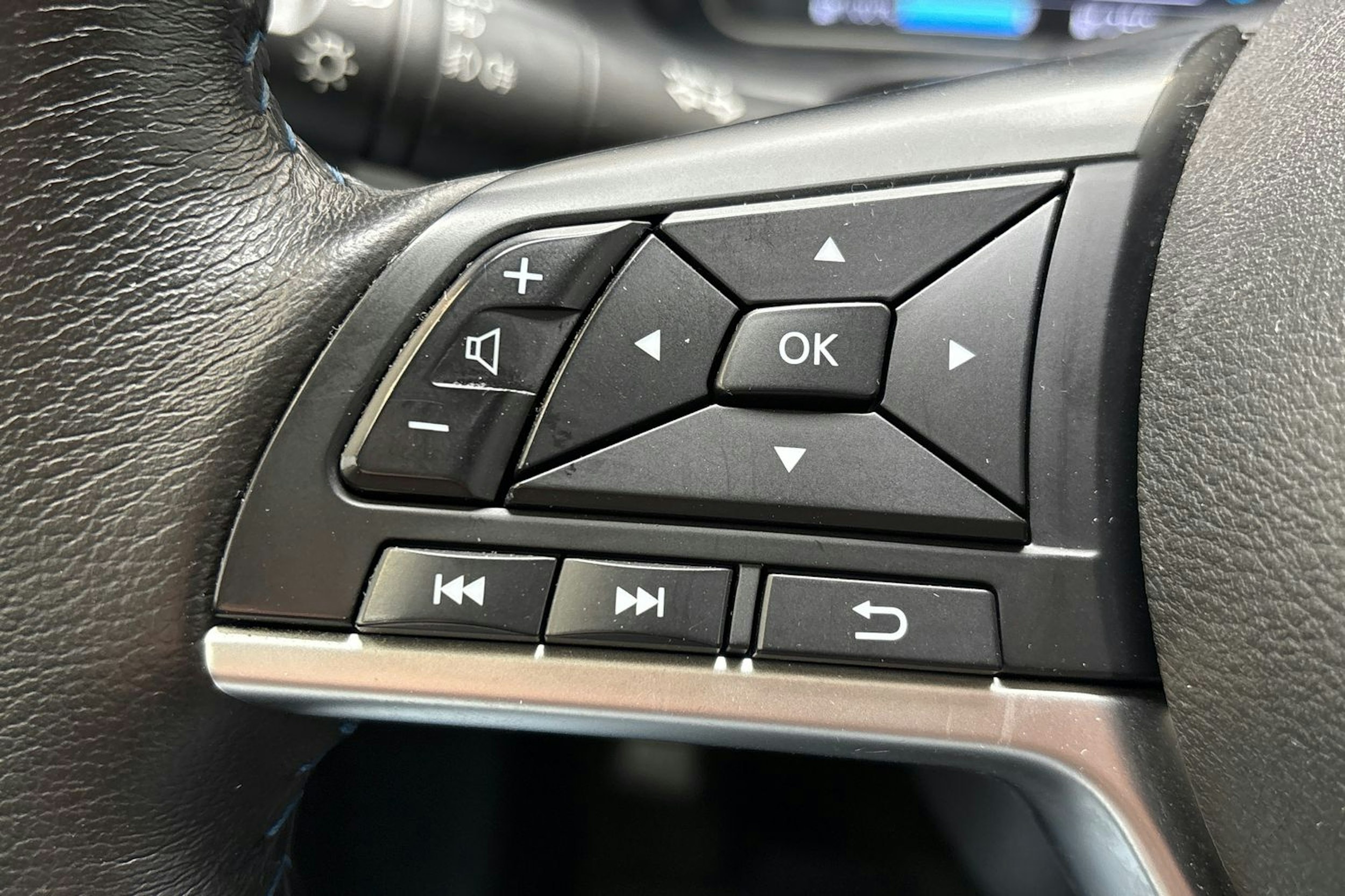 sininen Nissan Leaf 2021 kuva 14.