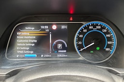 sininen Nissan Leaf 2021 kuva 17.