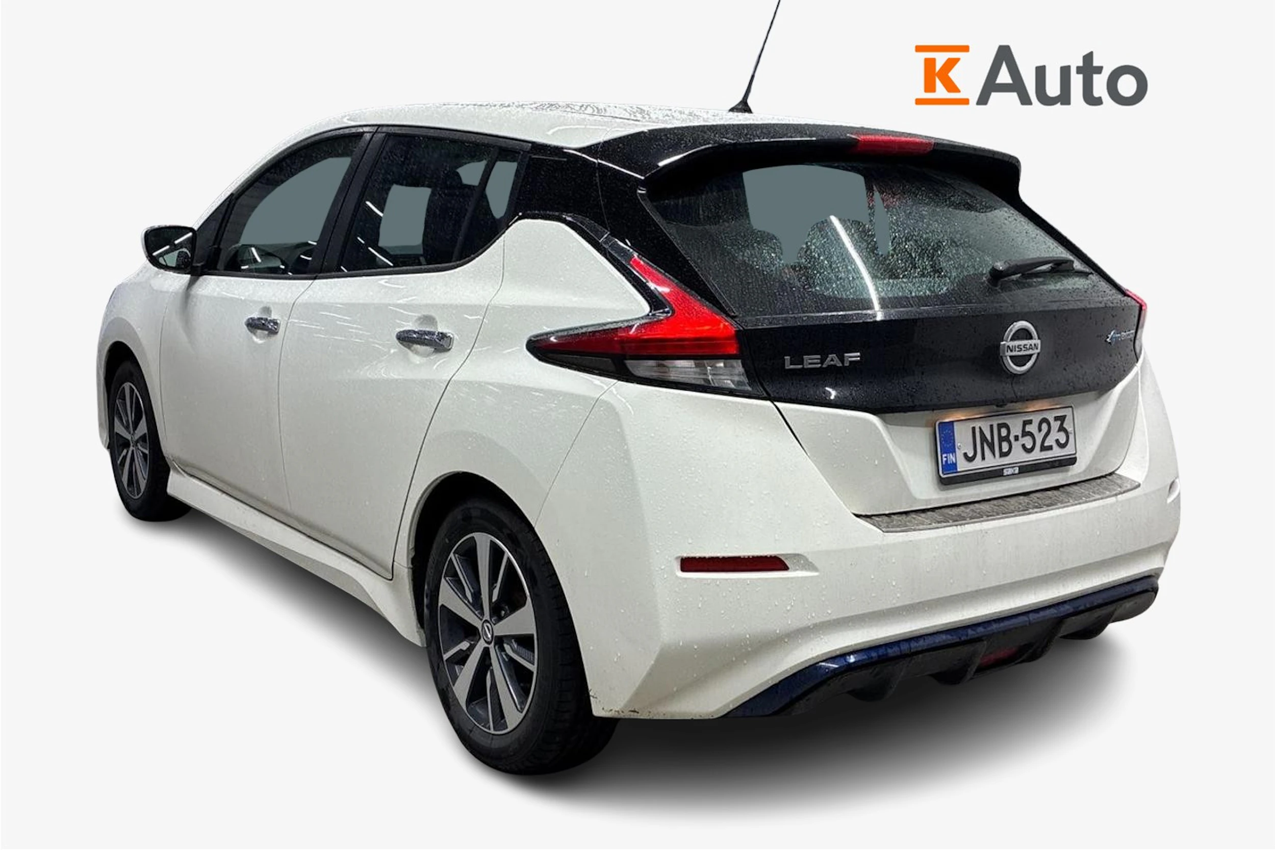 valkoinen Nissan Leaf 2021 kuva 2.