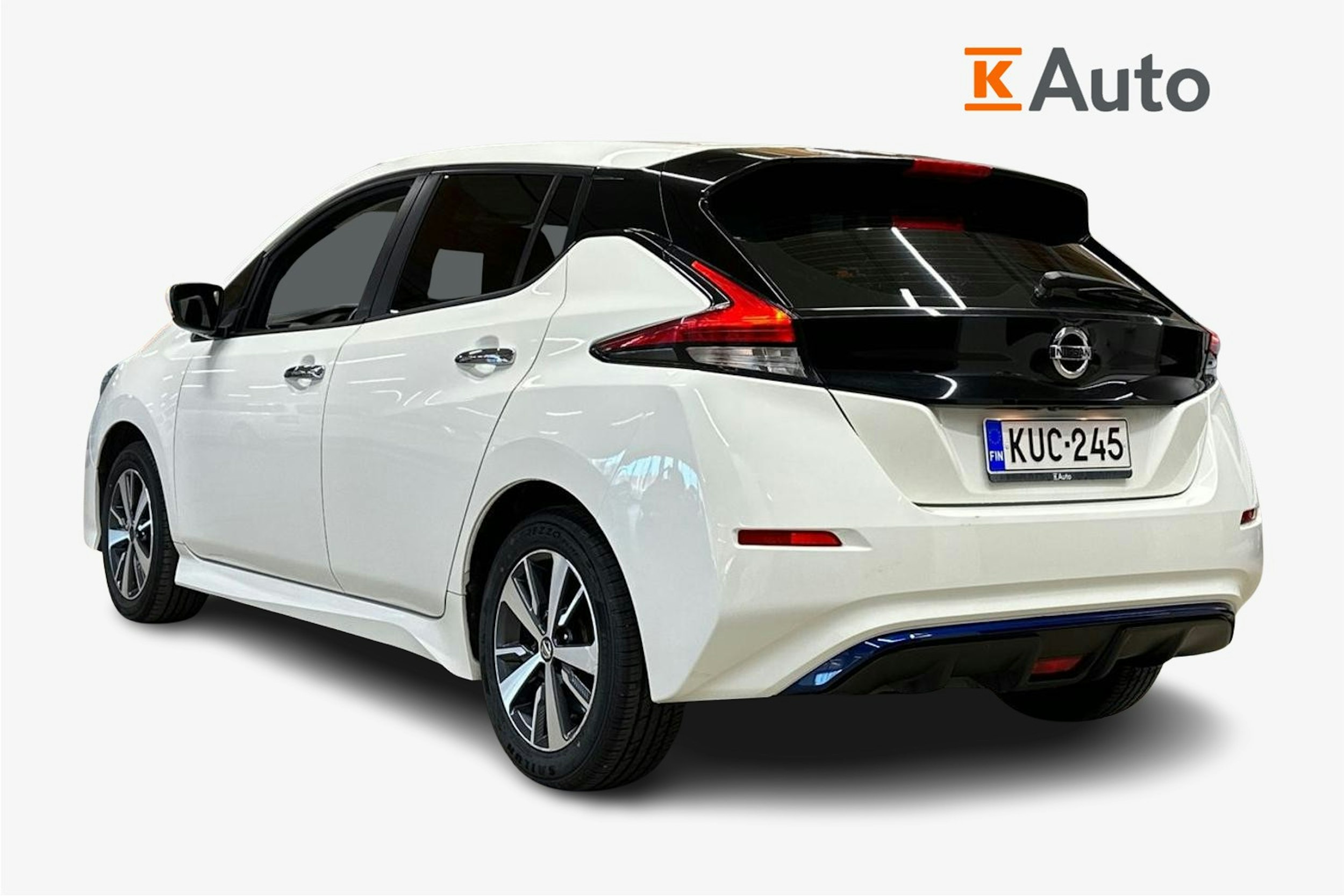 valkoinen Nissan Leaf 2021 kuva 2.