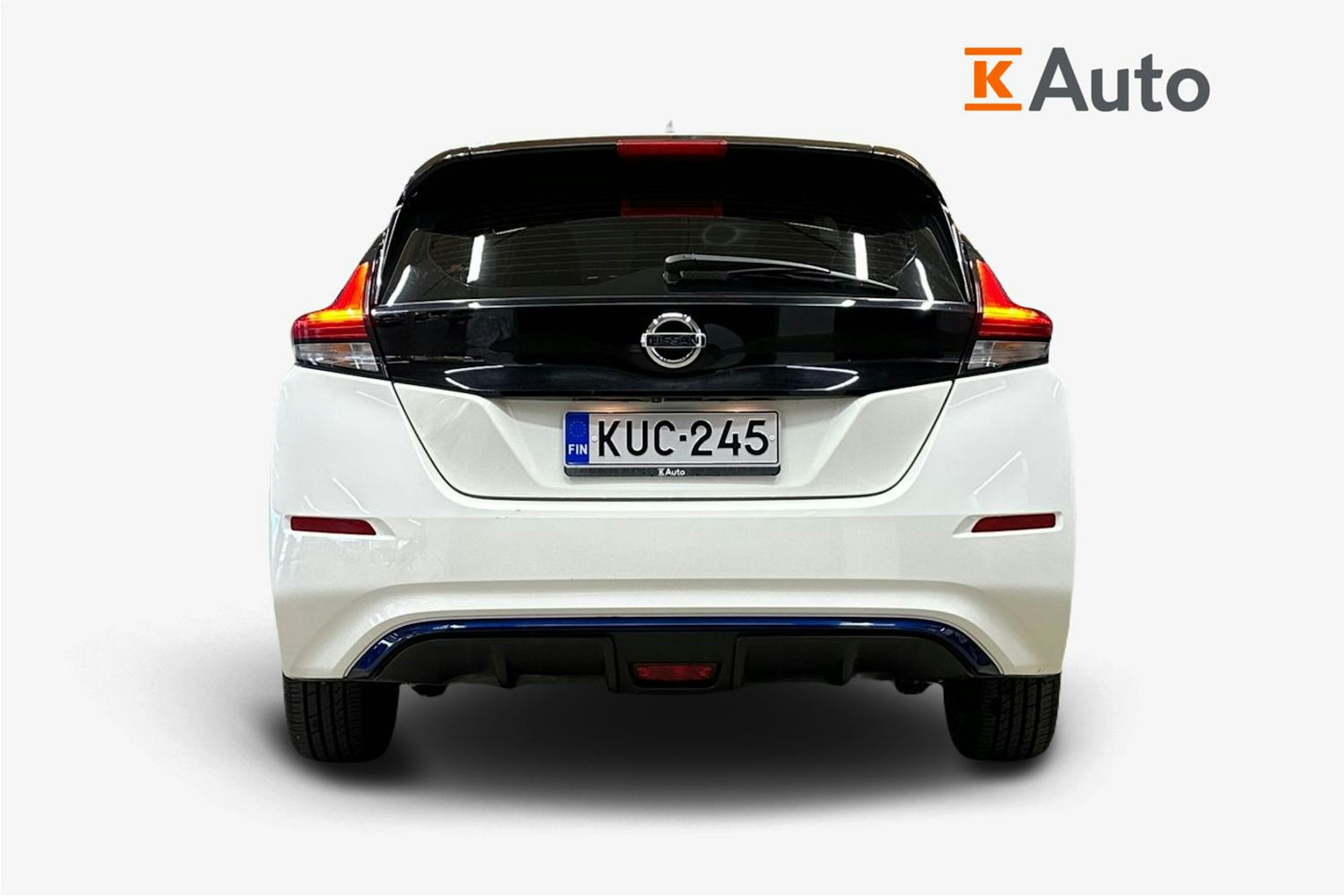 valkoinen Nissan Leaf 2021 kuva 3.