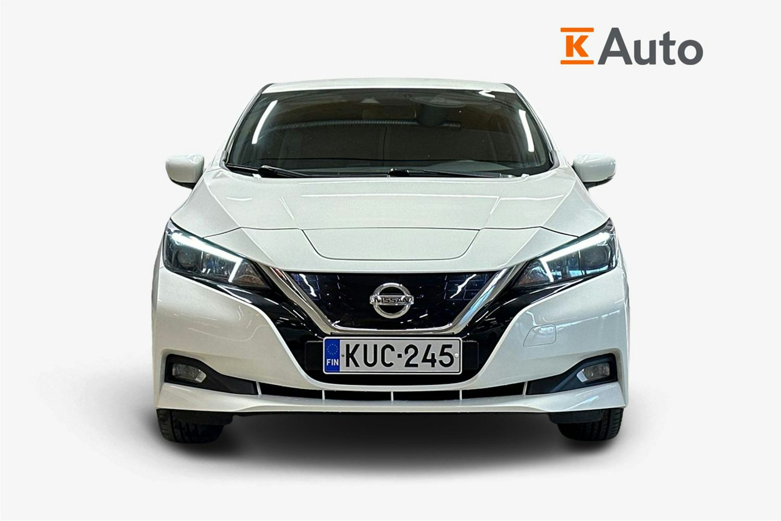 valkoinen Nissan Leaf 2021 kuva 5.
