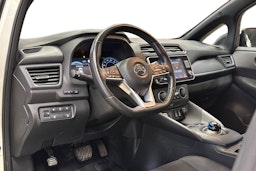 valkoinen Nissan Leaf 2021 kuva 7.