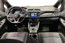 valkoinen Nissan Leaf 2021 kuva 9.