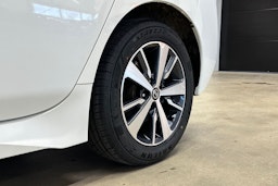 valkoinen Nissan Leaf 2021 kuva 11.