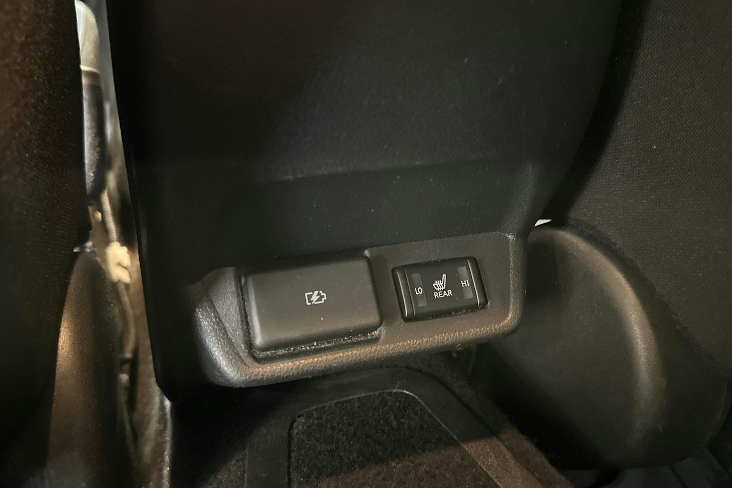 valkoinen Nissan Leaf 2021 kuva 17.