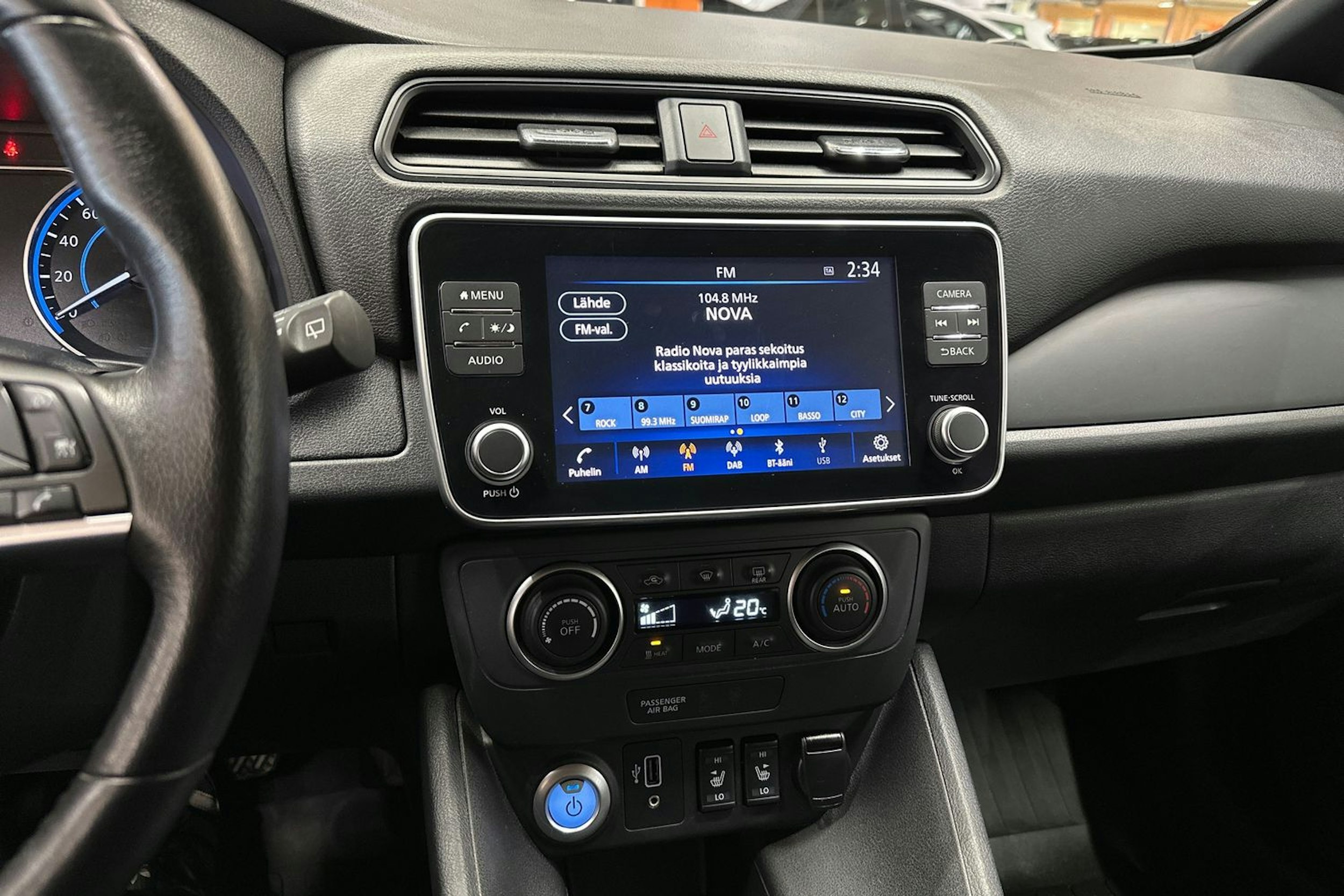 valkoinen Nissan Leaf 2021 kuva 21.