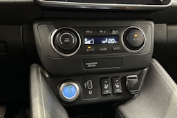 valkoinen Nissan Leaf 2021 kuva 22.