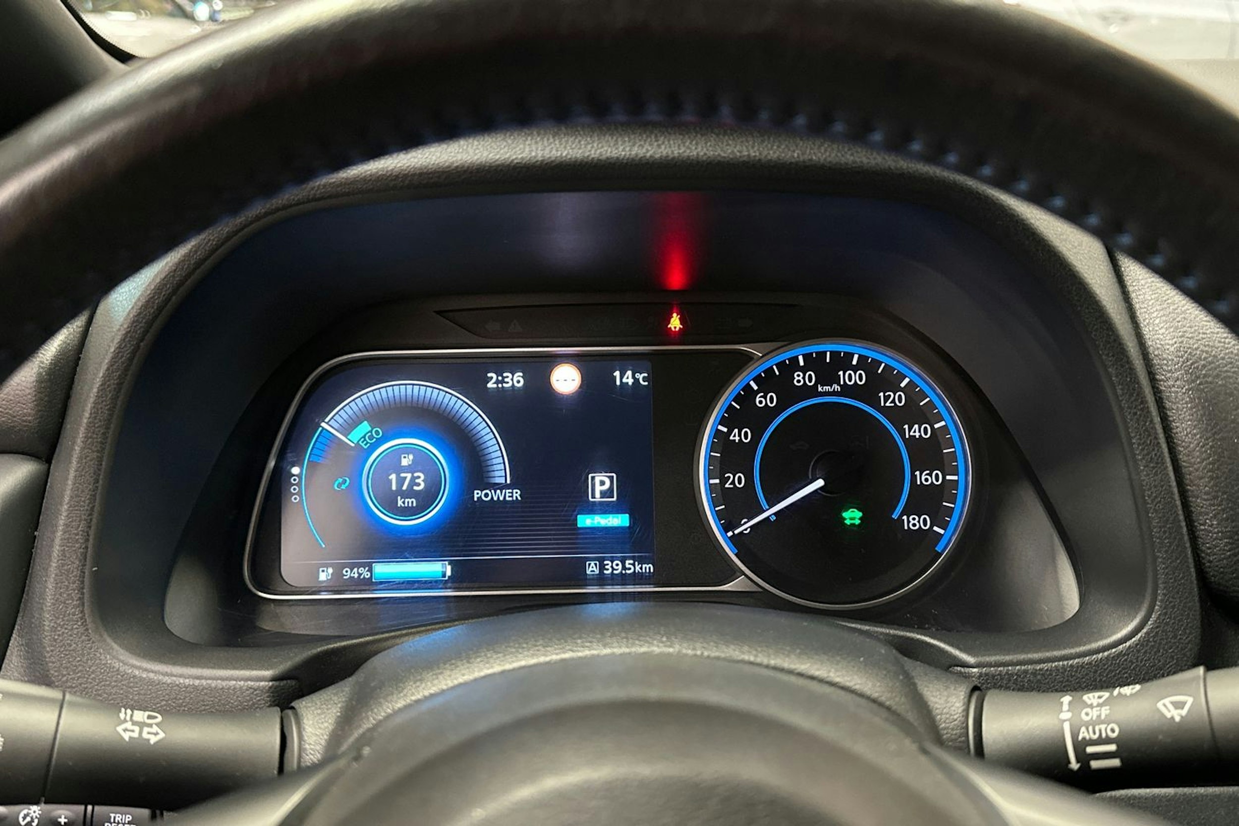 valkoinen Nissan Leaf 2021 kuva 24.