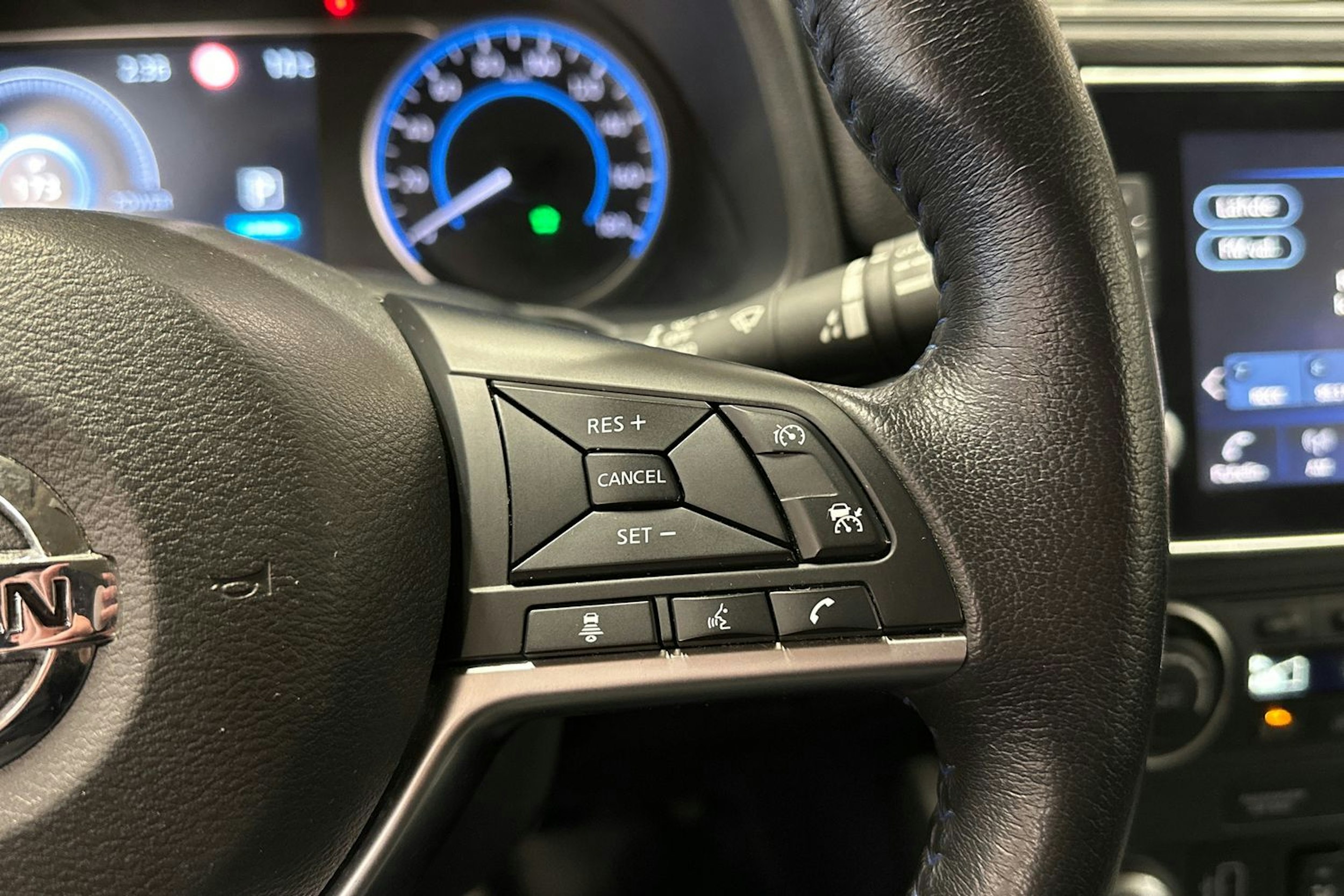valkoinen Nissan Leaf 2021 kuva 27.