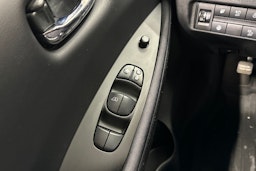 valkoinen Nissan Leaf 2021 kuva 29.