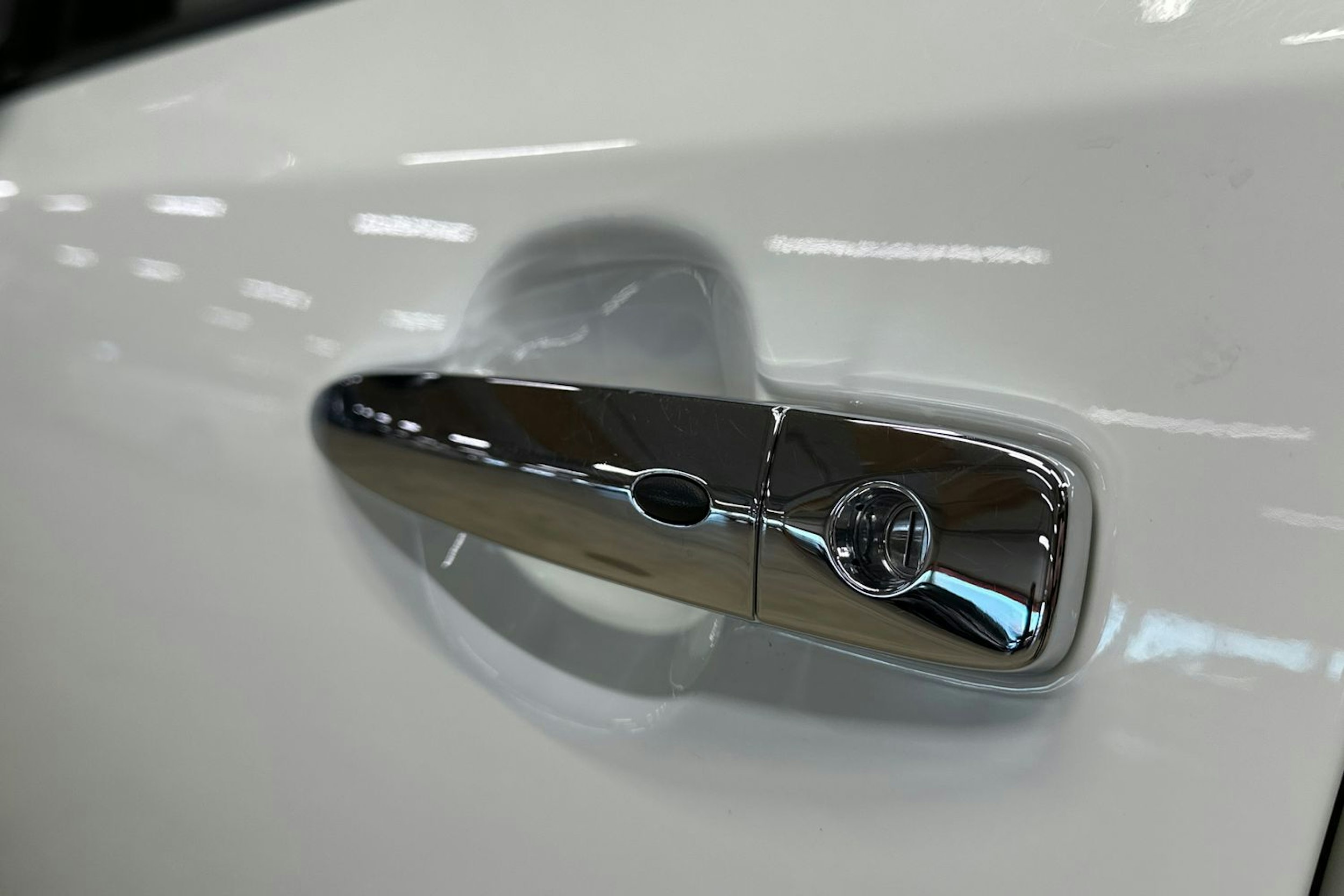 valkoinen Nissan Leaf 2021 kuva 31.