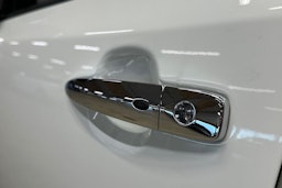valkoinen Nissan Leaf 2021 kuva 31.