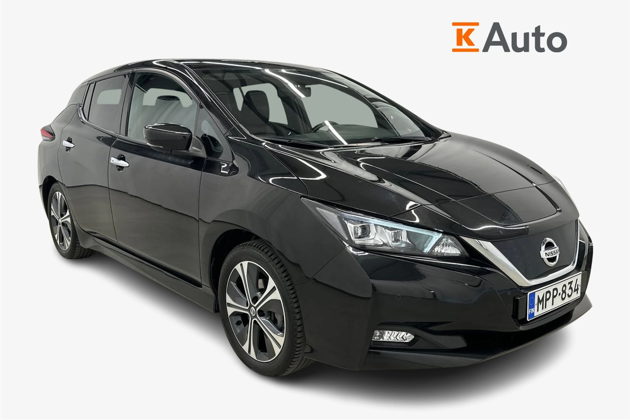 musta Nissan Leaf 2021 kuva 1.