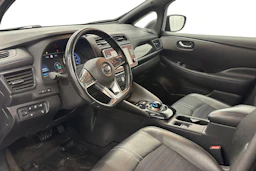 musta Nissan Leaf 2021 kuva 6.