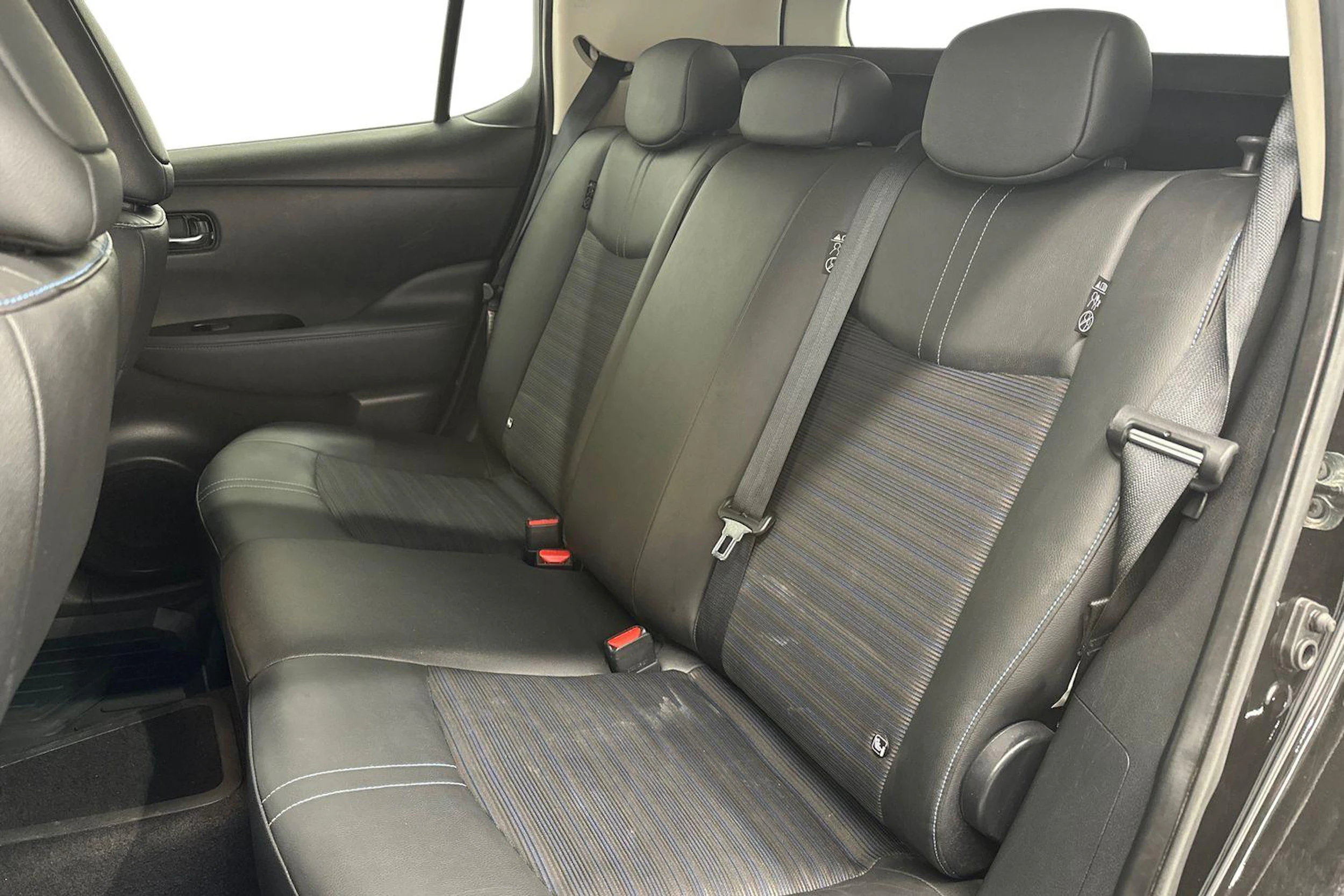 musta Nissan Leaf 2021 kuva 8.